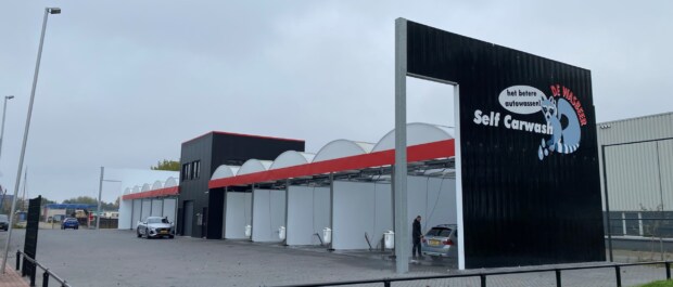 beton panelen met sticker